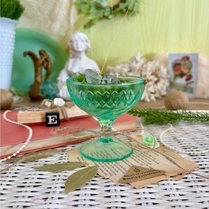 Antique / Vintage Uranium Glass Dish 👗 Unique Home Decor / Kitchen / Glassware